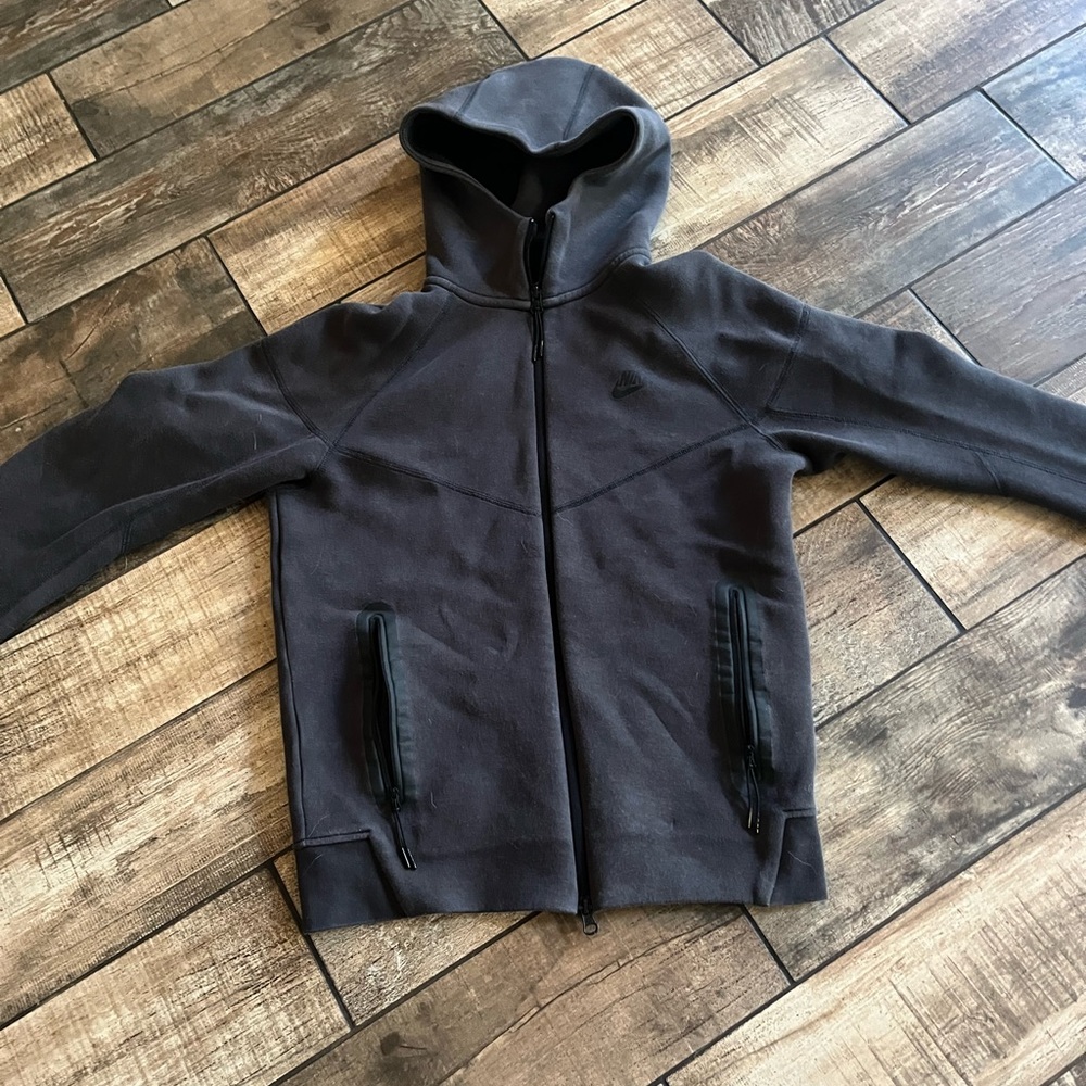 Nike Black Lightweight Jacket with Hood and Full-Length Zipper